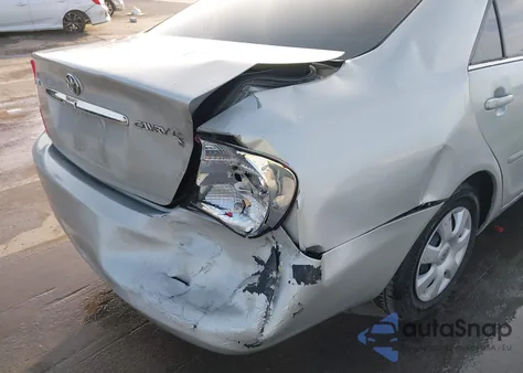 2003 Toyota Camry Le z USA, uszkodzony, nr VIN 4T1BE32K73U762454